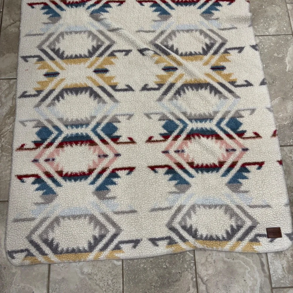 Pendleton Sherpa Fleece Throw Blanket Southwestern Geometric 72 x 28‎ in